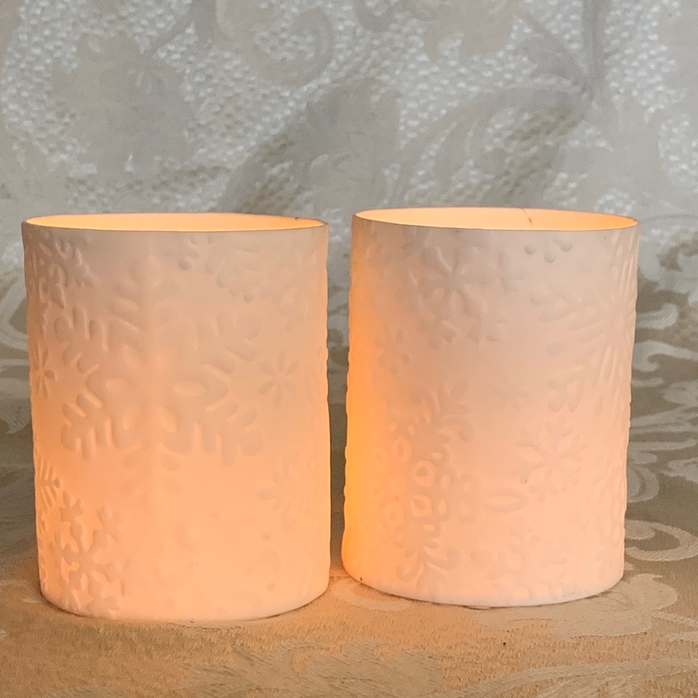 Yankee Candle Porcelain Large Embossed White Snowflake Votive Holders